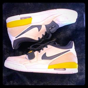 JORDAN LEGACY PE (PALE VANILLA)